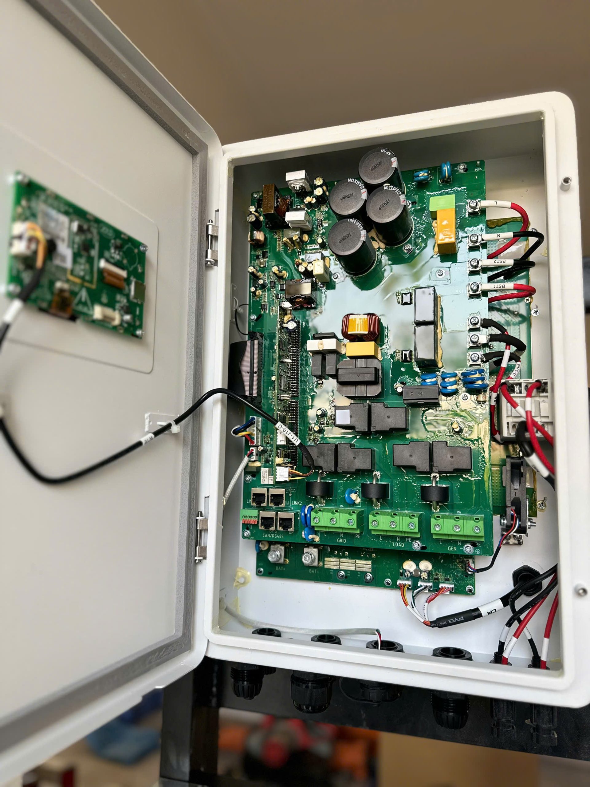 Mạch điện tử được thiết kế gọn gàng, thẩm mỹ